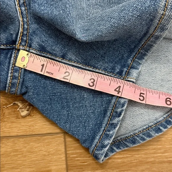 Levi’s A-Line Denim Shorts - Picture 4 of 4